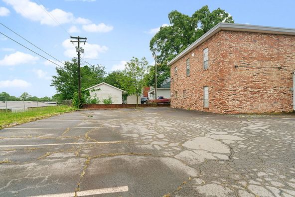 Office For Sale: 1500 Main St, Van Buren, AR 72956